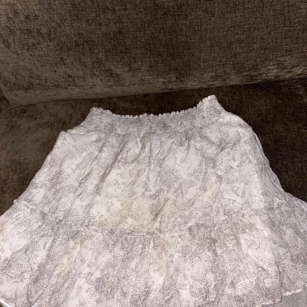 Intermix Silk Ruffle Mini Skirt White Gray Size Small Feminine Flowy